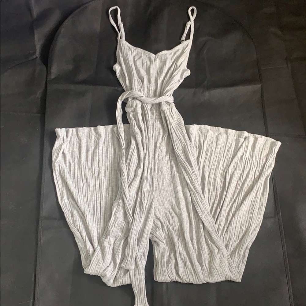 FOREVER21 GRAY JUMPSUIT SMALL